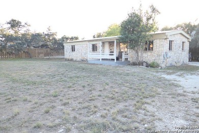 Charming cottage, perfect for full-time lake living, a weekend