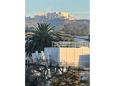 Penthouse Condo in Brentwood - A Rare Blend of Luxury, Privacy