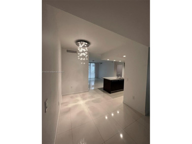 SPACIOUS 3BR/3Bth corner unit at Midtown Doral. Modern design w/