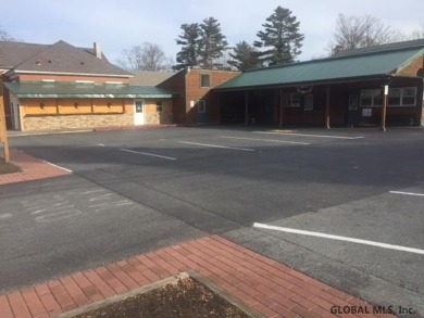 Long established restaurant and tavern in the heart of the