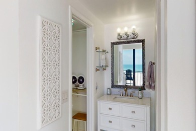 Paradise awaits you and this front, ''jet out'', beachfront unit