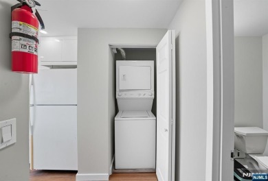 FULLY RENOVATED SPACIOUS UNIT WITH MANHATTAN AND HUDSON RIVER