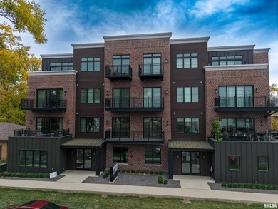 Live in the heart of vibrant Peoria Heights in this beautifully