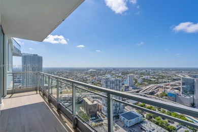 Beautifully renovated 3BD/3.5BA sky residence on the 52nd floor