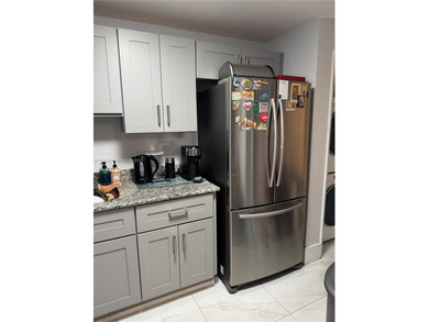 Top-floor condo with spectacular lakefront views! Located just