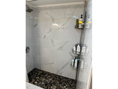 Top-floor condo with spectacular lakefront views! Located just