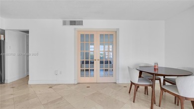 Stunning bay view unit on the 9th floor, offering a panoramic