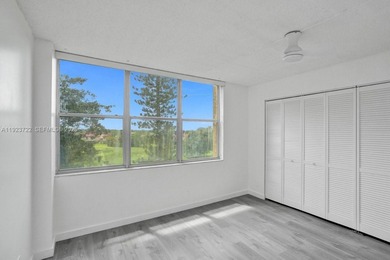 Beautiful unit 2/2 + den, with a great view, located on the 4