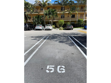 MOVE IN READY,  2BD/2BA TOP FLOOR with a peaceful Lake and