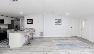 Beautifully updated 2004 manufactured home in Pleasant Hill