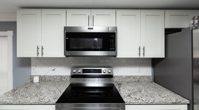 Beautifully updated 2004 manufactured home in Pleasant Hill