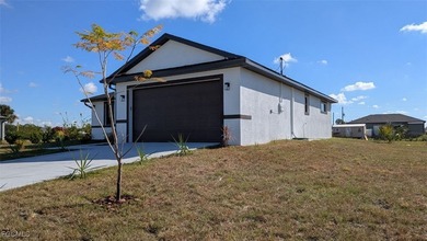 Welcome to your new home in LaBelle, FL! This modern and