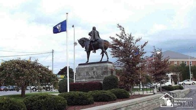 High traffic area this building has many possible uses. Would be