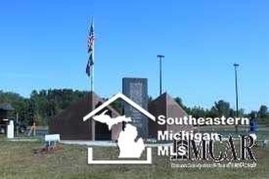 High traffic area this building has many possible uses. Would be