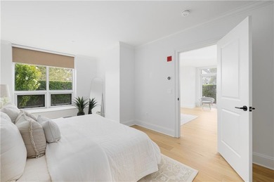 Set within the gates of the Aquidneck Club, this exquisitely and