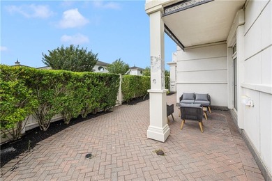 Set within the gates of the Aquidneck Club, this exquisitely and