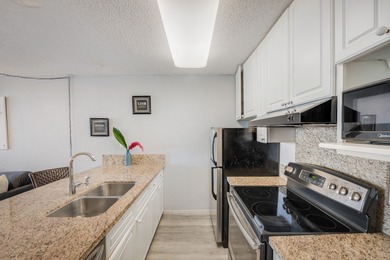 Beautifully remodeled 1-bedroom condo at Kona Reef, perfectly