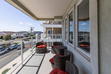 BEACH BLOCK UPSCALE CONDO WITH OCEAN VIEWS & ROOF TOP POOL! The