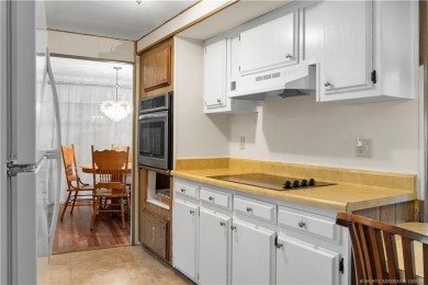 Charming mobile home on a cul-de-sac with a fenced yard and