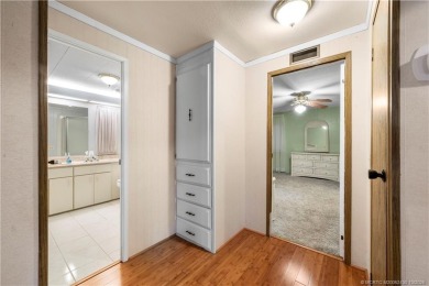 Charming mobile home on a cul-de-sac with a fenced yard and