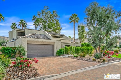 A-M-A-Z-I-N-G opportunity! Nearly 3,000 square feet on FEE land