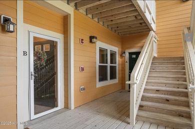 Welcome to Villas at Waterside Unit 100B, a meticulously