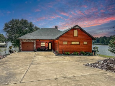 Crafted by renowned builder Tony Usdrowski, this exceptional