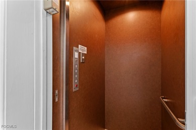 Charming end-unit 3-bedroom, 3-bath attached villa in the