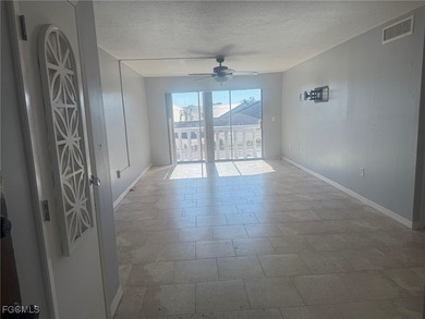 Charming 2 Beds 1 bath Condo in desirable Windsor West community