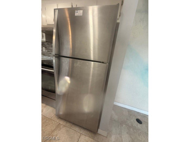 Charming 2 Beds 1 bath Condo in desirable Windsor West community