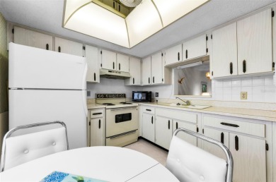 Nicely maintained 2 Bedroom, 1 Bath condo In the Heather Ridge