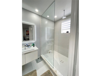 LUXURY LANDMARK DORAL, THIS STUNNING 4-STORY TOWNHOUSE! BOASTING