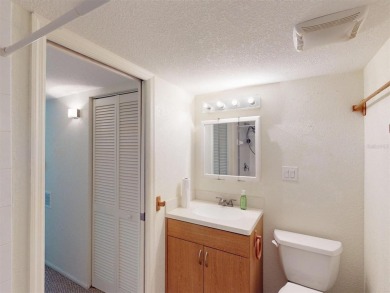 CHARLOTTE SQUARE UPDATED FIRST-FLOOR 2/2 CONDO WITH FLORIDA ROOM