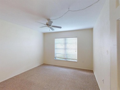 CHARLOTTE SQUARE UPDATED FIRST-FLOOR 2/2 CONDO WITH FLORIDA ROOM