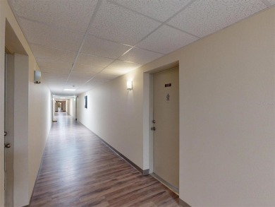 CHARLOTTE SQUARE UPDATED FIRST-FLOOR 2/2 CONDO WITH FLORIDA ROOM