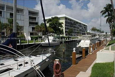 This charming condo in Fort Lauderdale, FL was built in 1978 and