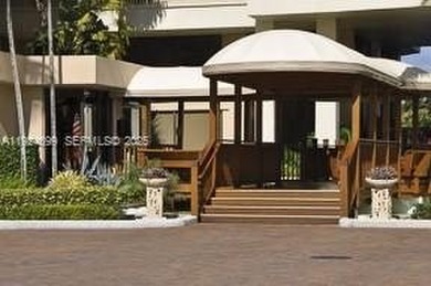 This charming condo in Fort Lauderdale, FL was built in 1978 and