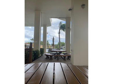 This charming condo in Fort Lauderdale, FL was built in 1978 and