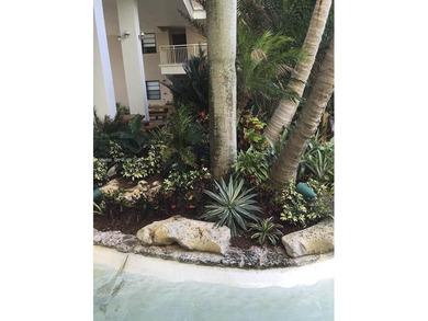 This charming condo in Fort Lauderdale, FL was built in 1978 and