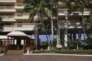 This charming condo in Fort Lauderdale, FL was built in 1978 and