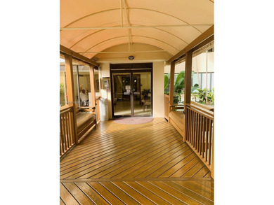 This charming condo in Fort Lauderdale, FL was built in 1978 and