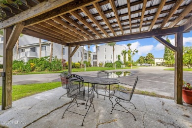 ST. JOHNS RIVER APPEAL! Nestled on the picturesque St. Johns