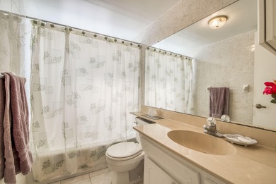 Spacious 2BD/2BA condo in the 55+ Oakland Estates community!