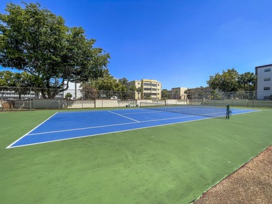 Spacious 2BD/2BA condo in the 55+ Oakland Estates community!