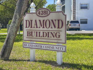 Spacious 2BD/2BA condo in the 55+ Oakland Estates community!