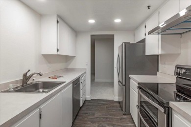 Lovely 2 bedroom/2 bath condo in Palo Alto. Located at the back