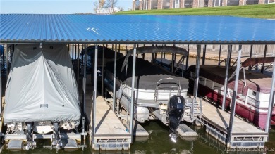 EXCLUSIVE COMPLEX and INCREDIBLE LOCATION - This beautiful top