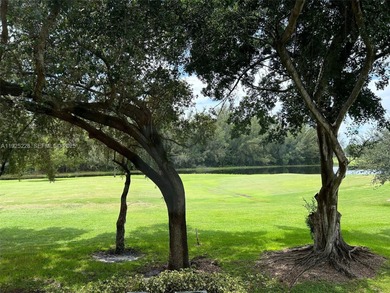 Beautiful 1/1.5 condo whit 1045 sf Living area in a gated