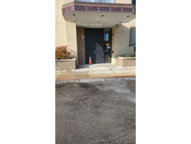 Large 2 bedroom, 1.5 bath unit on  4th floor. Huge living