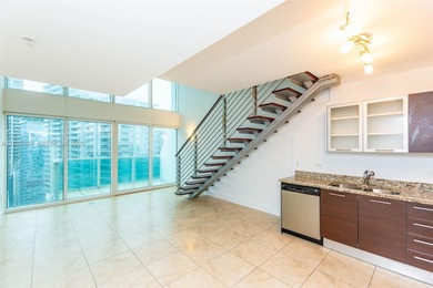 BEAUTIFUL LOFT WITH SPECTACULAR VIEWS OVERLOOKING THE BRICKELL